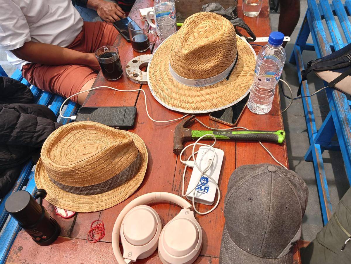 Sejumlah harta benda turis Australia yang berhasil diselamatkan dari pencuri di Labuan Bajo. (Dok Polres Manggarai Barat)