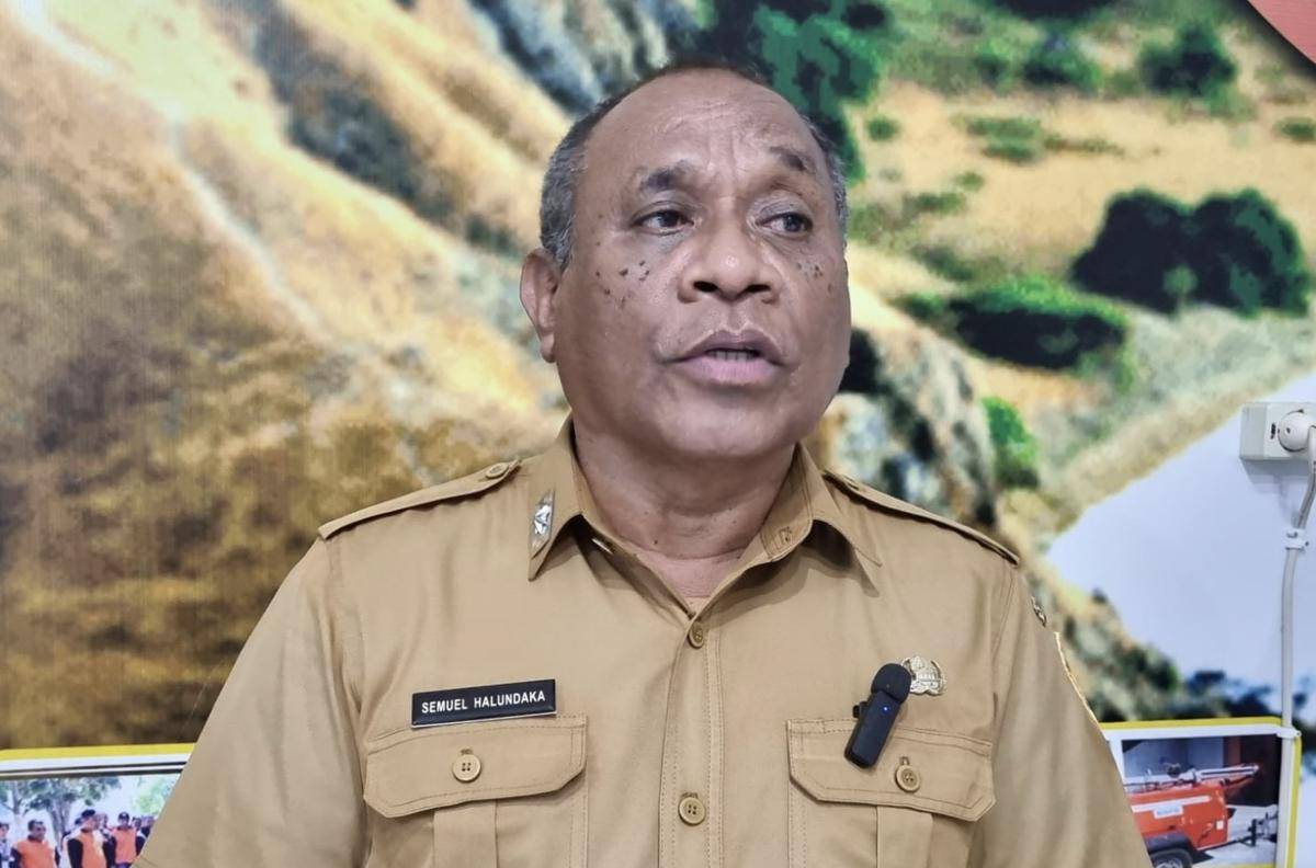 Plt Kepala BPBD NTT, Samuel Halundaka. (IDN Times/Putra Bali Mula)