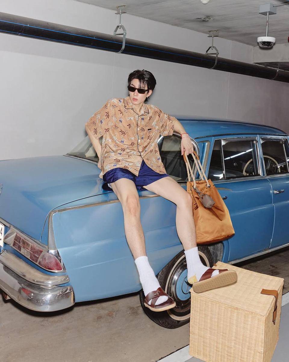 Style Pakai Tas ala Off Jumpol 
