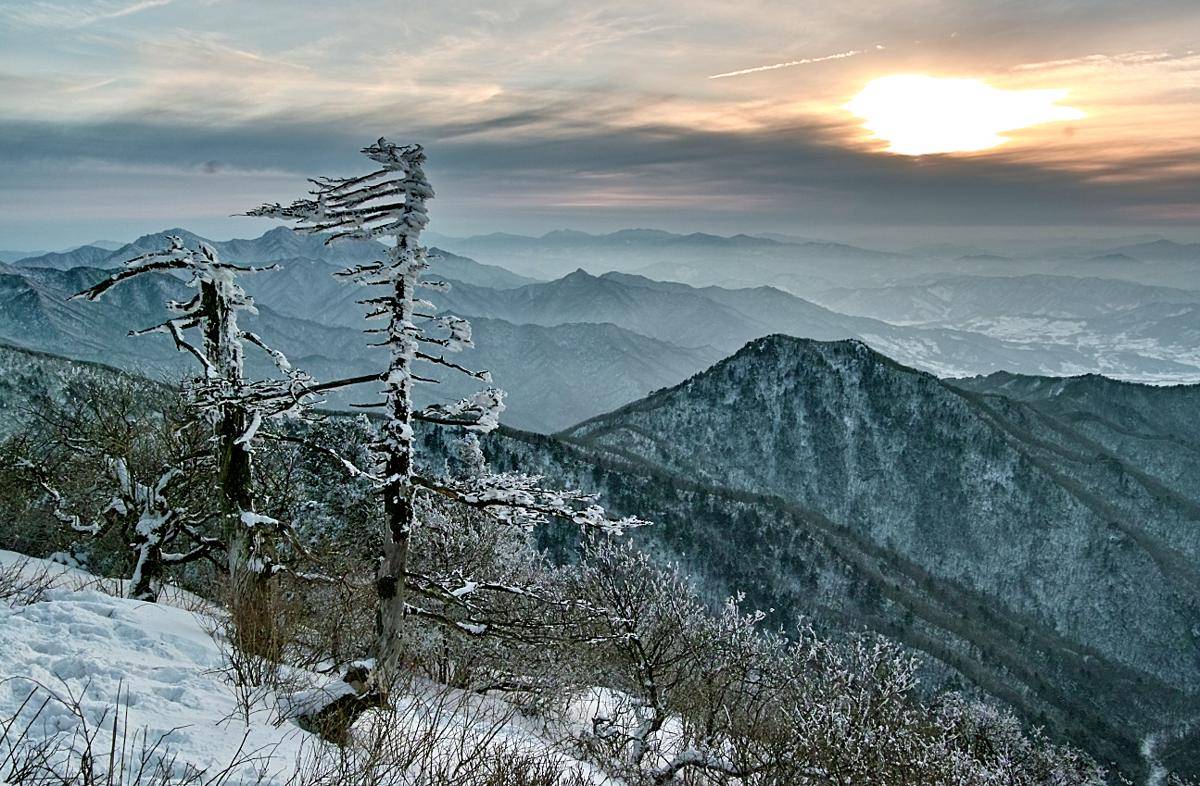 pemandangan dari Deogyusan, Korea Selatan saat musim dingin (commons.wikimedia.org/Contax3)