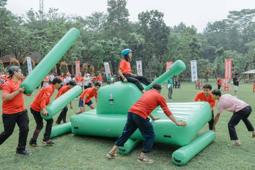 ilustrasi keseruan pengunjung di Taman Budaya Sentul