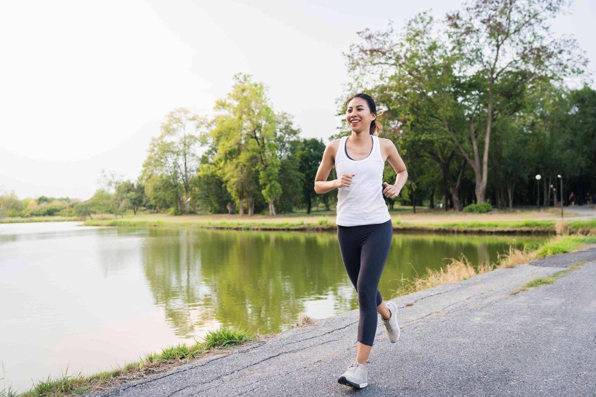 ilustrasi jogging (freepik.com/tirachardz)