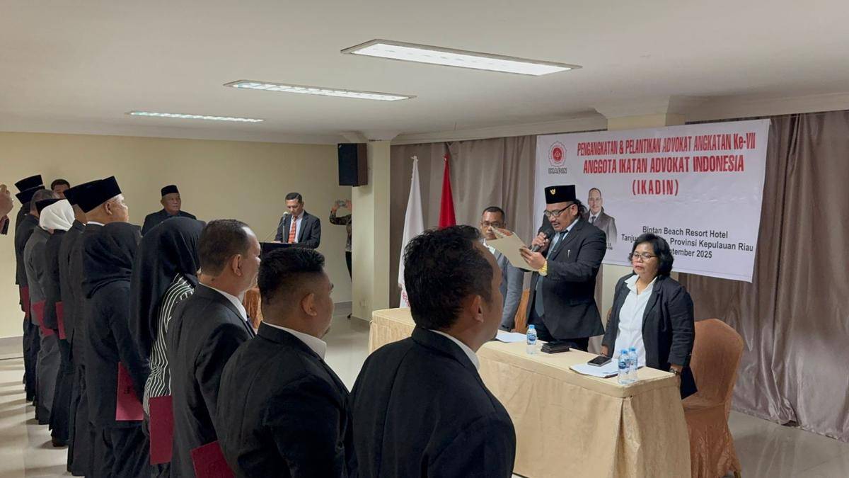 12 advokat baru Ikadin Kepri diambil sumpah (IDN Times/Putra Gema Pamungkas)