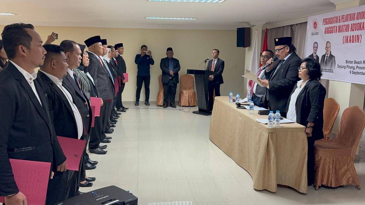 12 advokat baru Ikadin Kepri diambil sumpah (IDN Times/Putra Gema Pamungkas)