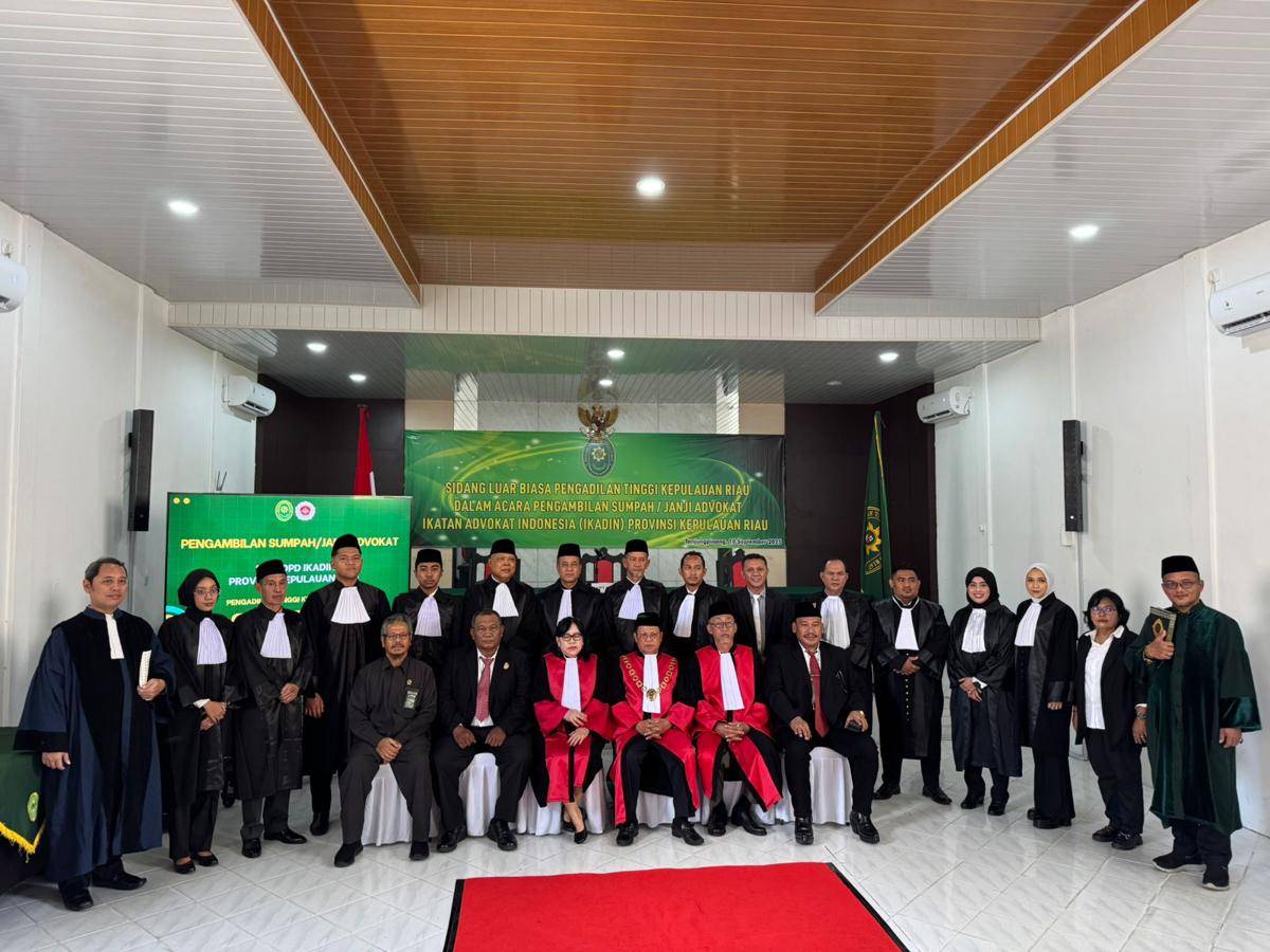 12 advokat baru Ikadin Kepri diambil sumpah (IDN Times/Putra Gema Pamungkas)