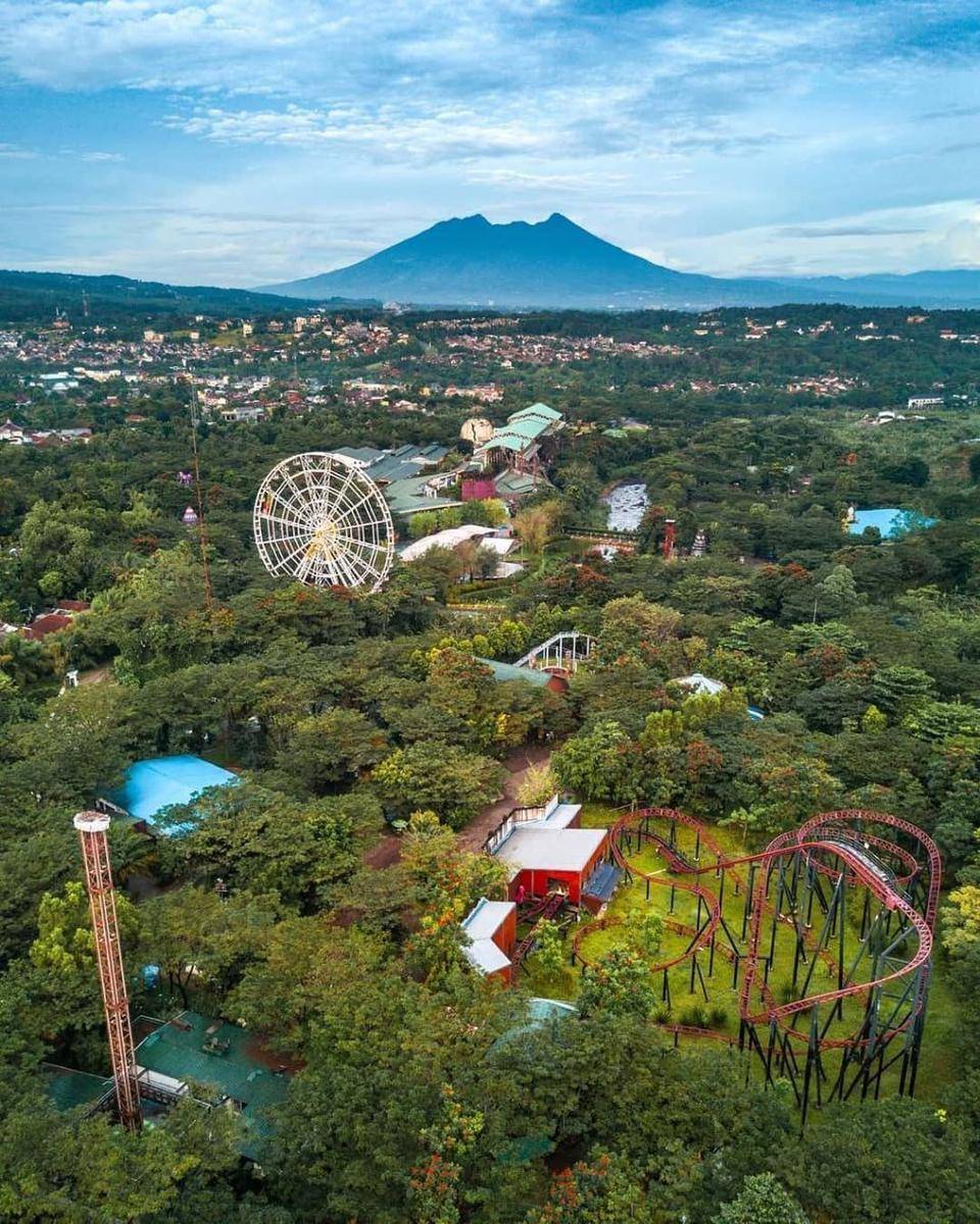 ilustrasi Jungleland Adventure Theme Park