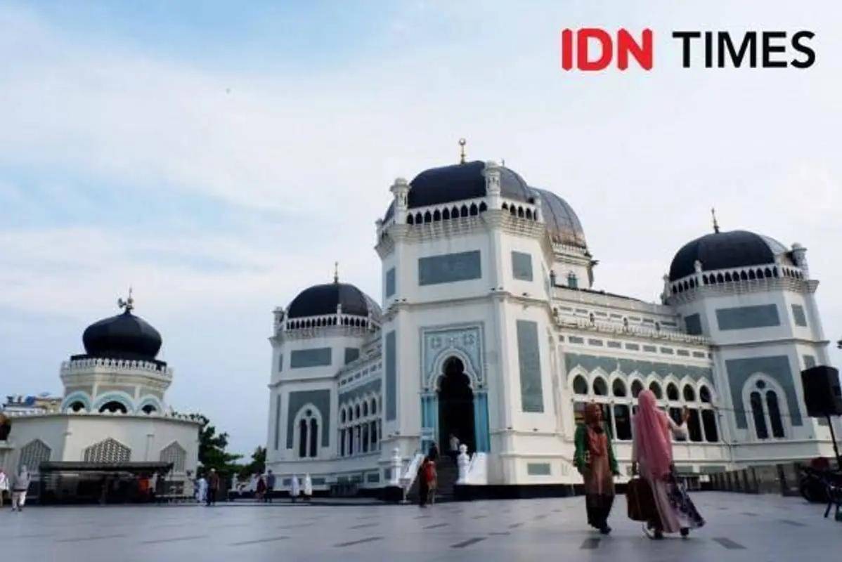 Masjid Raya Al-Mahsun Medan (IDN Times/Prayugo Utomo)