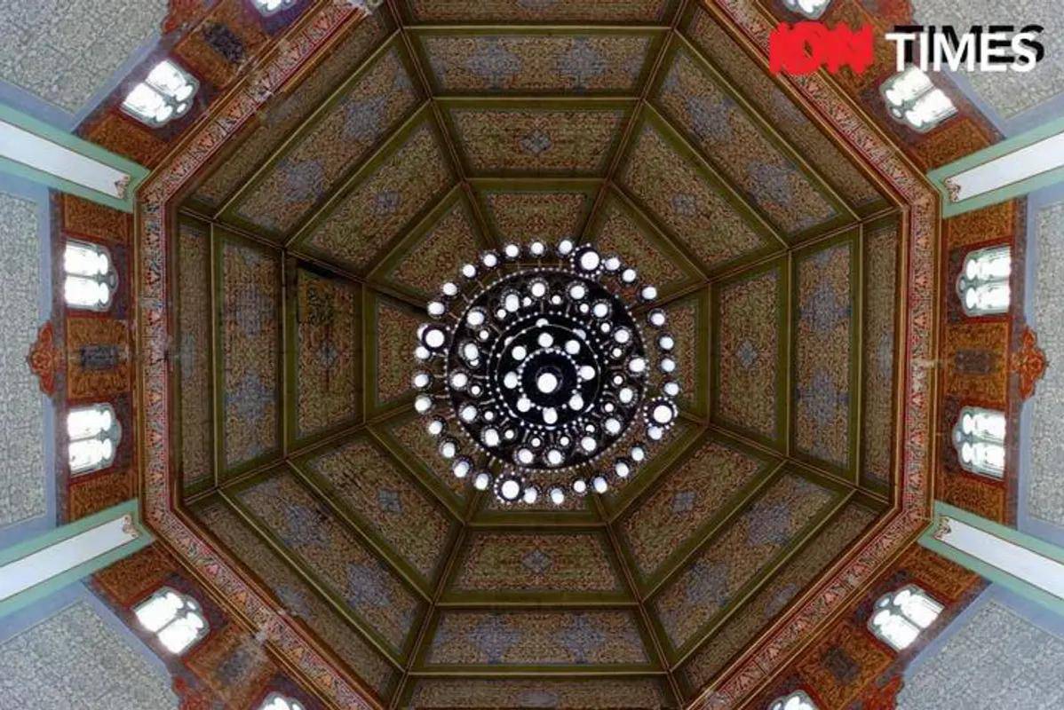 Masjid Raya Al-Mashun Kota Medan (IDN Times/Prayugo Utomo)