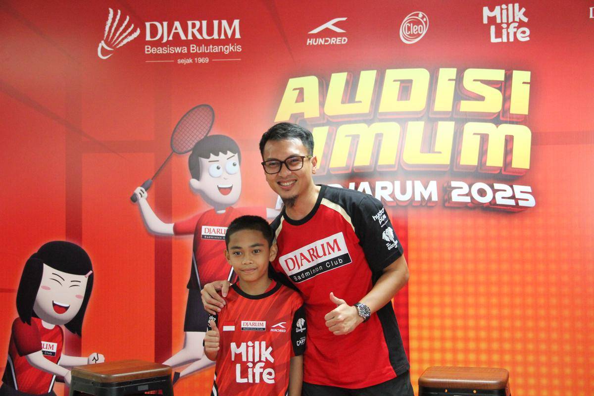 Legenda bulu tangkis Indonesia, Mohammad Ahsan menerima prasasti hall of fame PB Djarum. (Ari Haryono/IDN Times). 