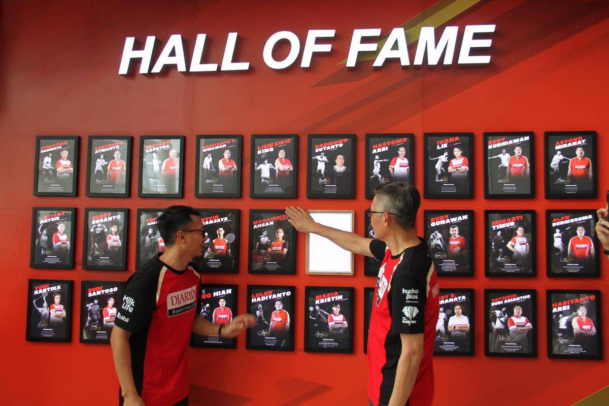 Legenda bulu tangkis Indonesia, Mohammad Ahsan menerima prasasti hall of fame PB Djarum. (Ari Haryono/IDN Times). 