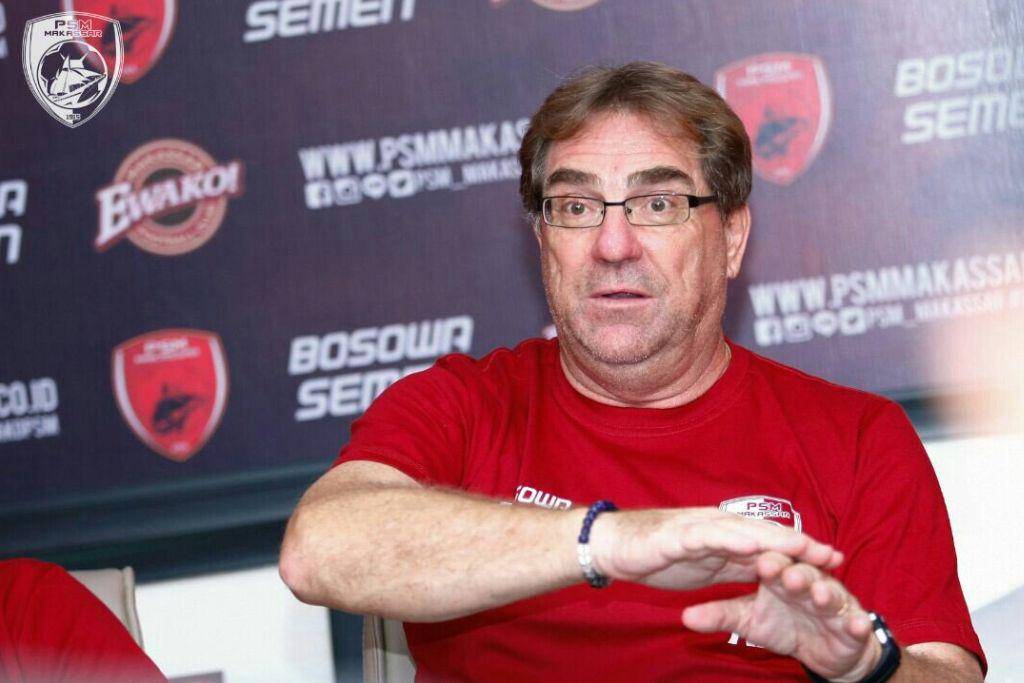 Robert Rene Alberts saat masih melatih PSM Makassar pada tahun 2018. (Twitter.com/PSM_Makassar)