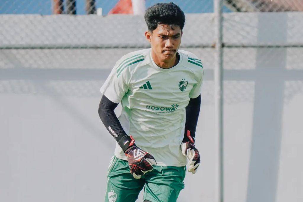 Kiper PSM Makassar, Hilman Syah, dalam sesi latihan di Stadion Kalegowa Pallangga pada 29 Agustus 2025. (Instagram.com/psm_makassar)