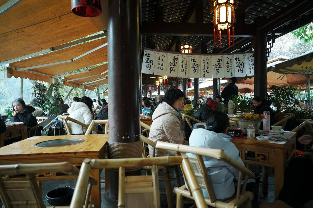 ilustrasi teahouse di Chengdu, China