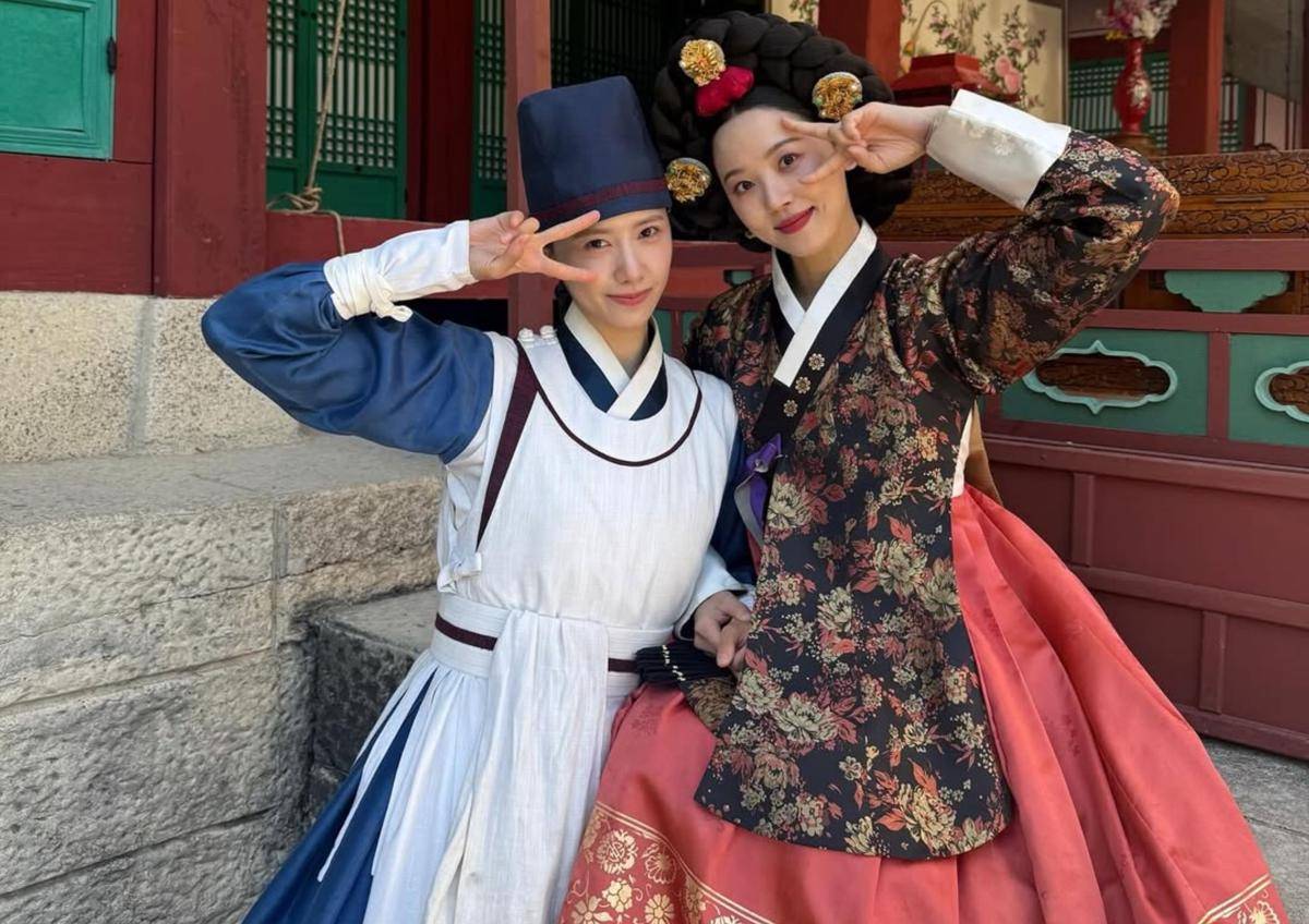 momen akrab Yoona dengan cast Lain di BTS drama Bon Appetit, Your Majesty (instagram.com/yoona__lim)
