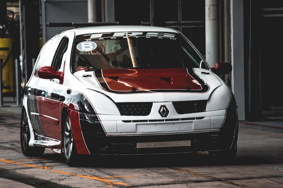 ilustrasi mobil Renault (pexels.com/Thiago Liger)