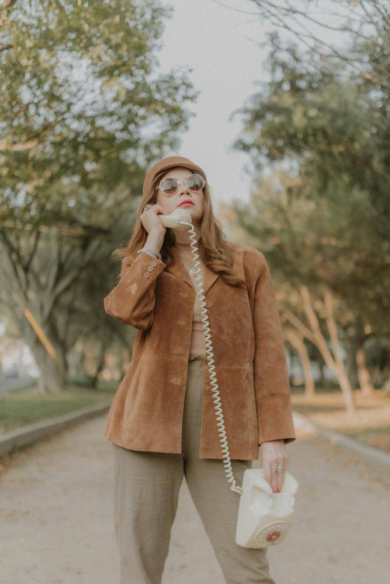 ilustrasi suede jacket (pexels.com/Bruno Cervera)