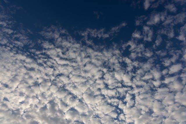 ilustrasi awan Cirrocumulus (pexels.com/Engin Akyurt)