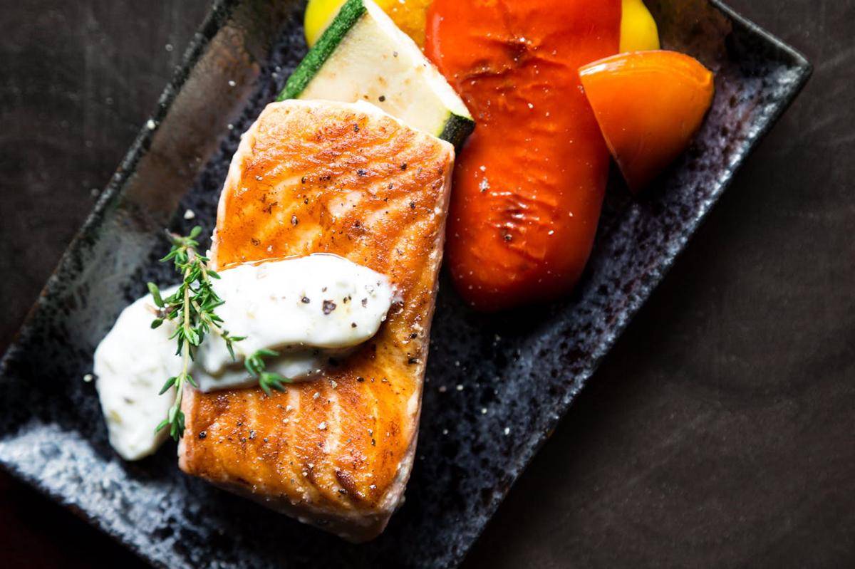 ilustrasi salmon panggang