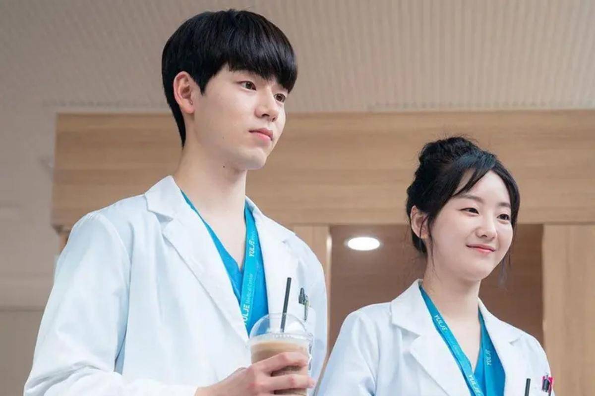 Still cut Hospital Playlist 