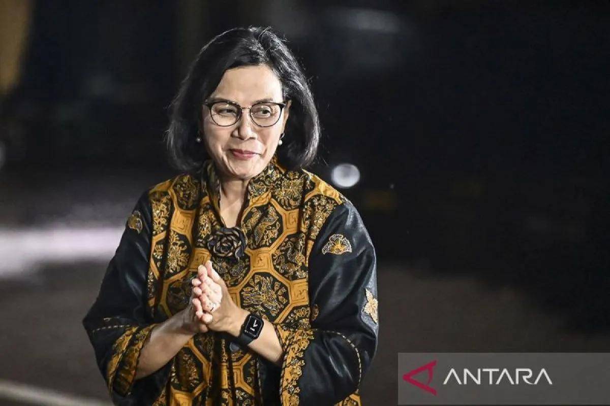 Menteri Keuangan Sri Mulyani tiba di kediaman Presiden Terpilih Prabowo Subianto, Kertanegara, Jakarta Selatan (ANTARA FOTO/Aprillio Akbar/Spt/am)