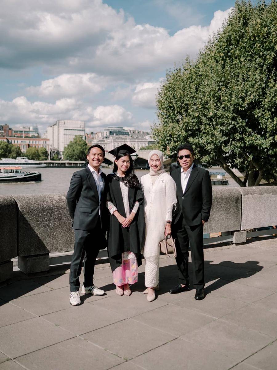 potret Namira Adzani wisuda S2