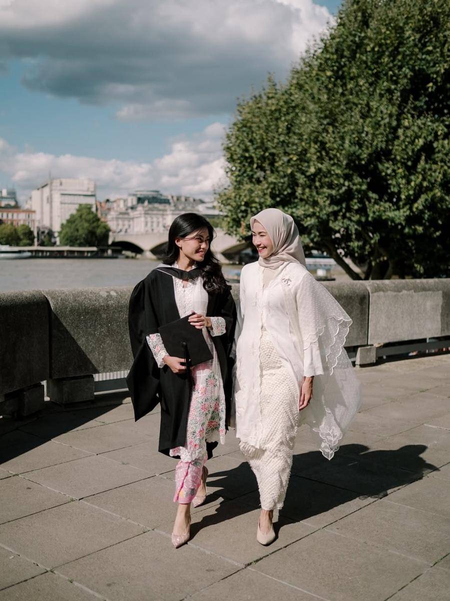 potret Namira Adzani wisuda S2