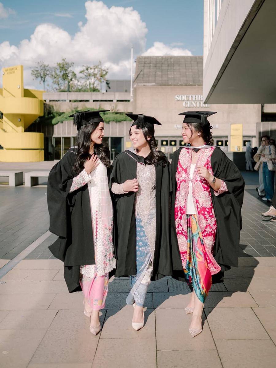 potret Namira Adzani wisuda S2