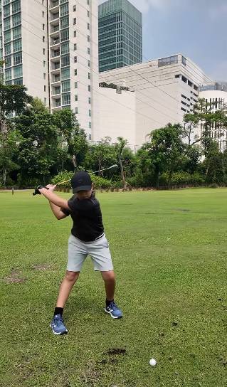 El Barack bermain golf