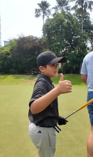 El Barack bermain golf