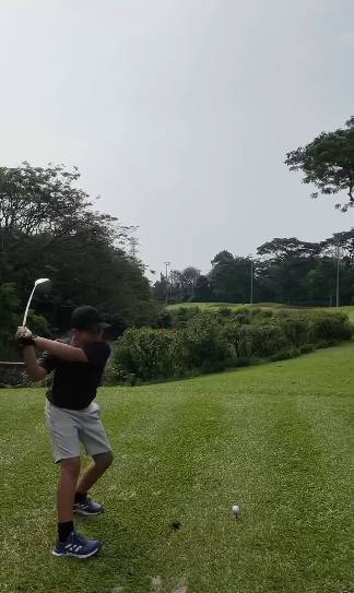 El Barack bermain golf