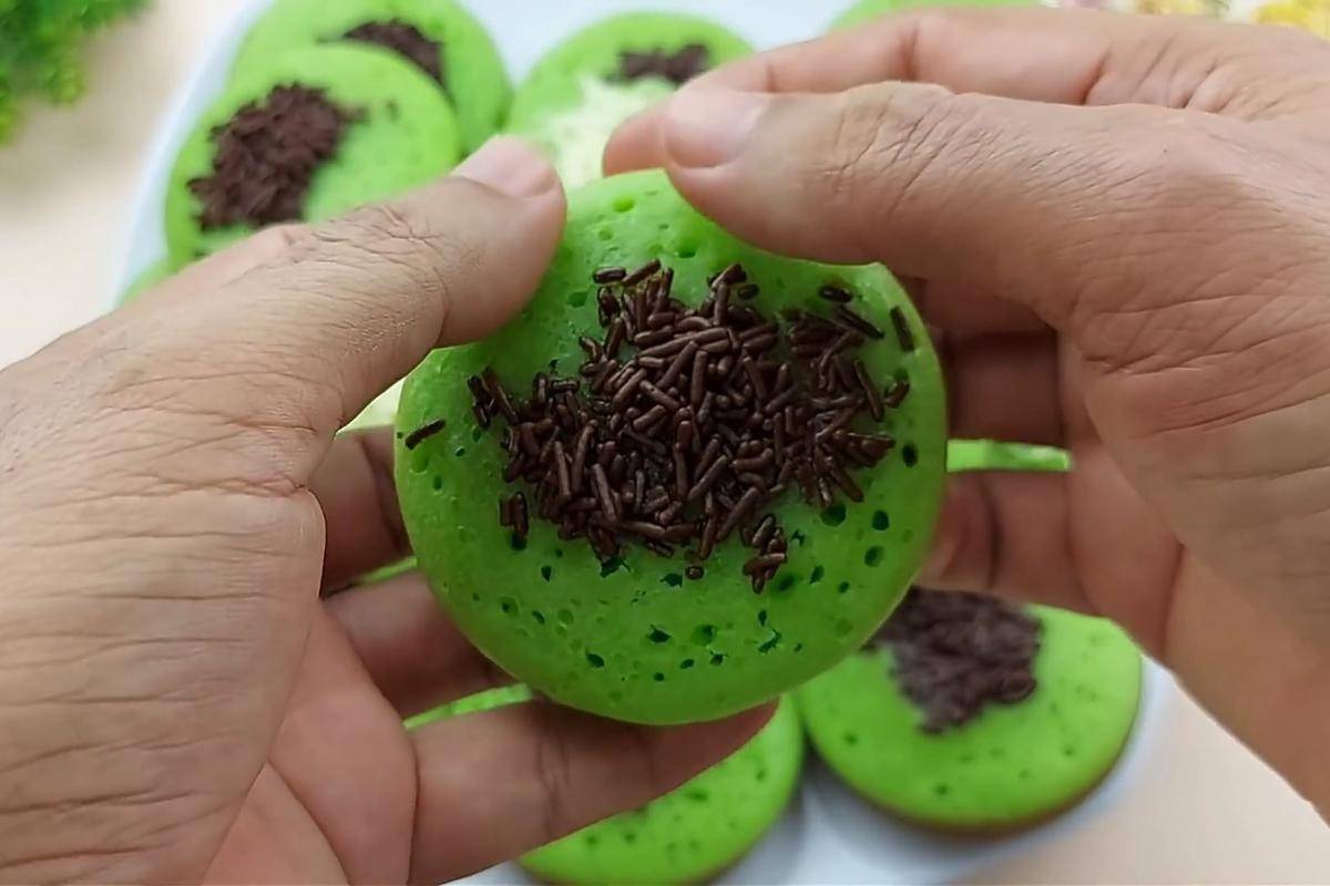 ilustrasi kue pukis pandan bulat (YouTube.com/Resep Abi)