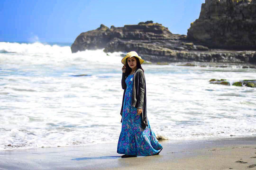Pantai Kalikencana, Cilacap (instagram.com/wulandary.amoy)