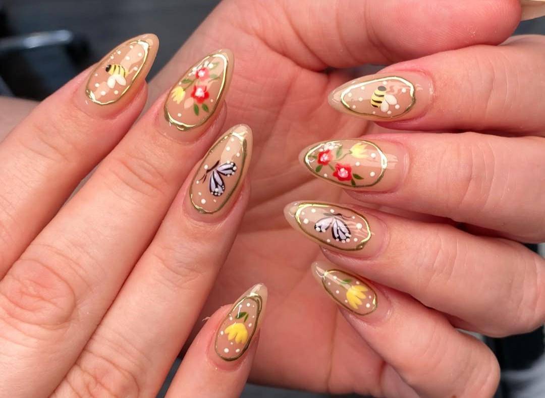 Framed nail art (instagram.com/brushedbyb_)