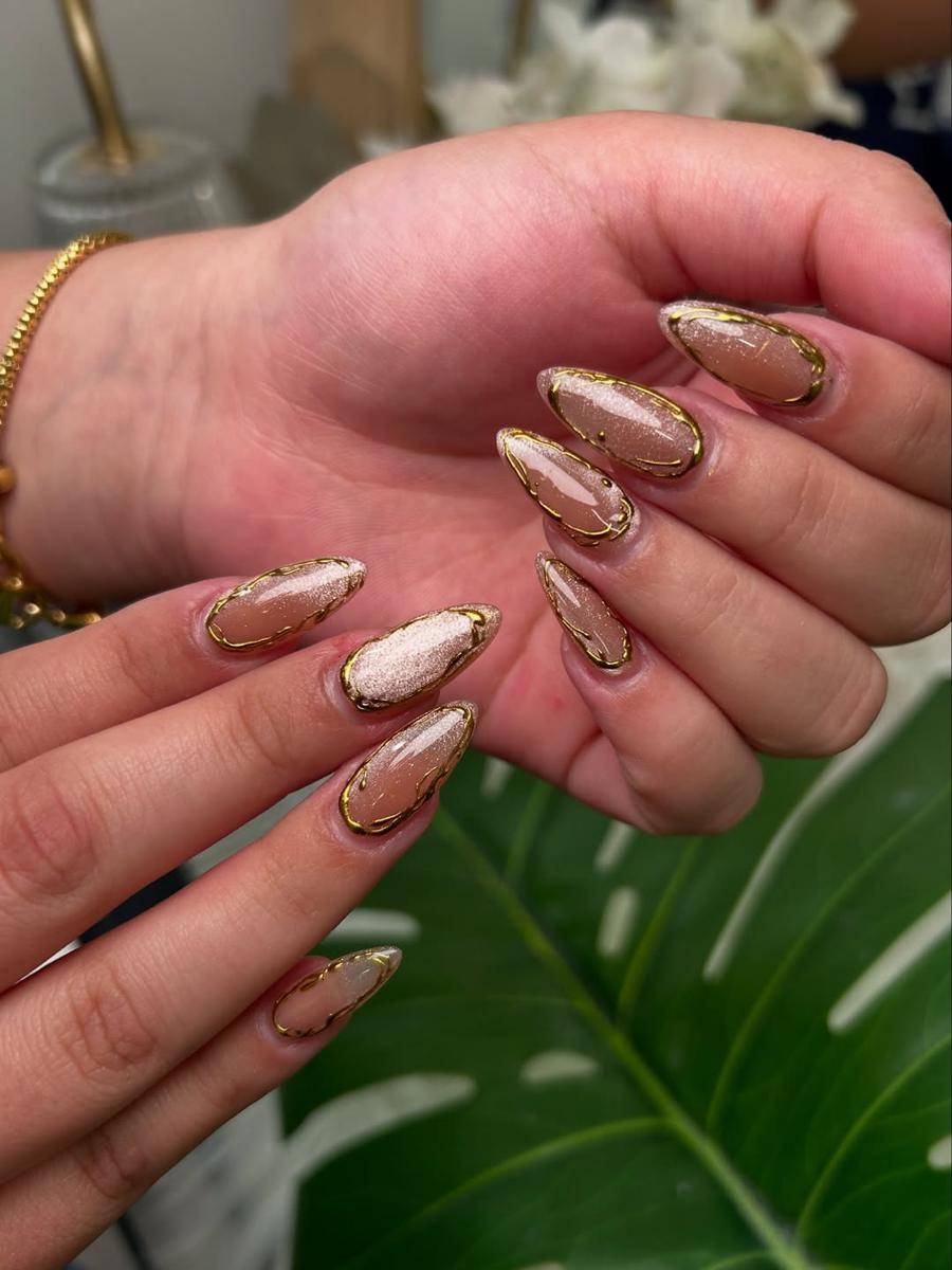 Framed nail art (instagram.com/brushedbyb_)