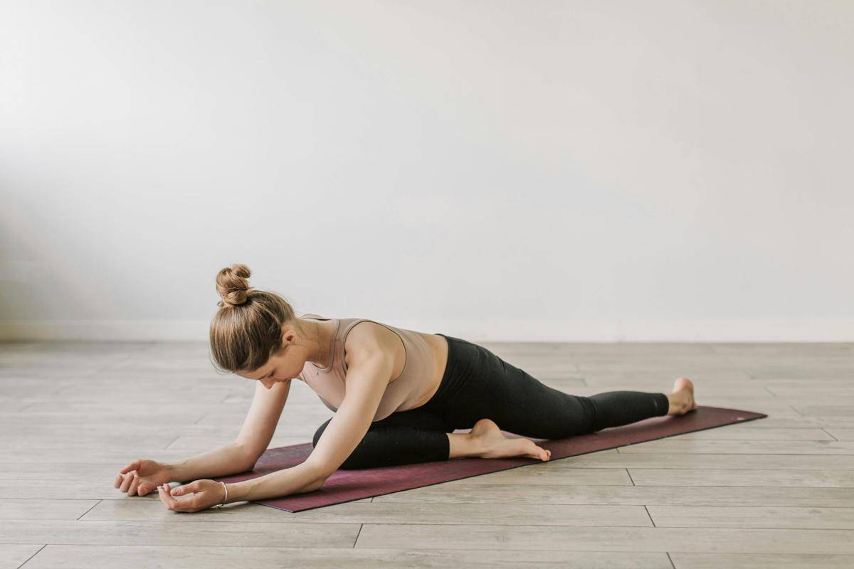 ilustrasi pilates di rumah (pexels.com/Vlada Karpovich)