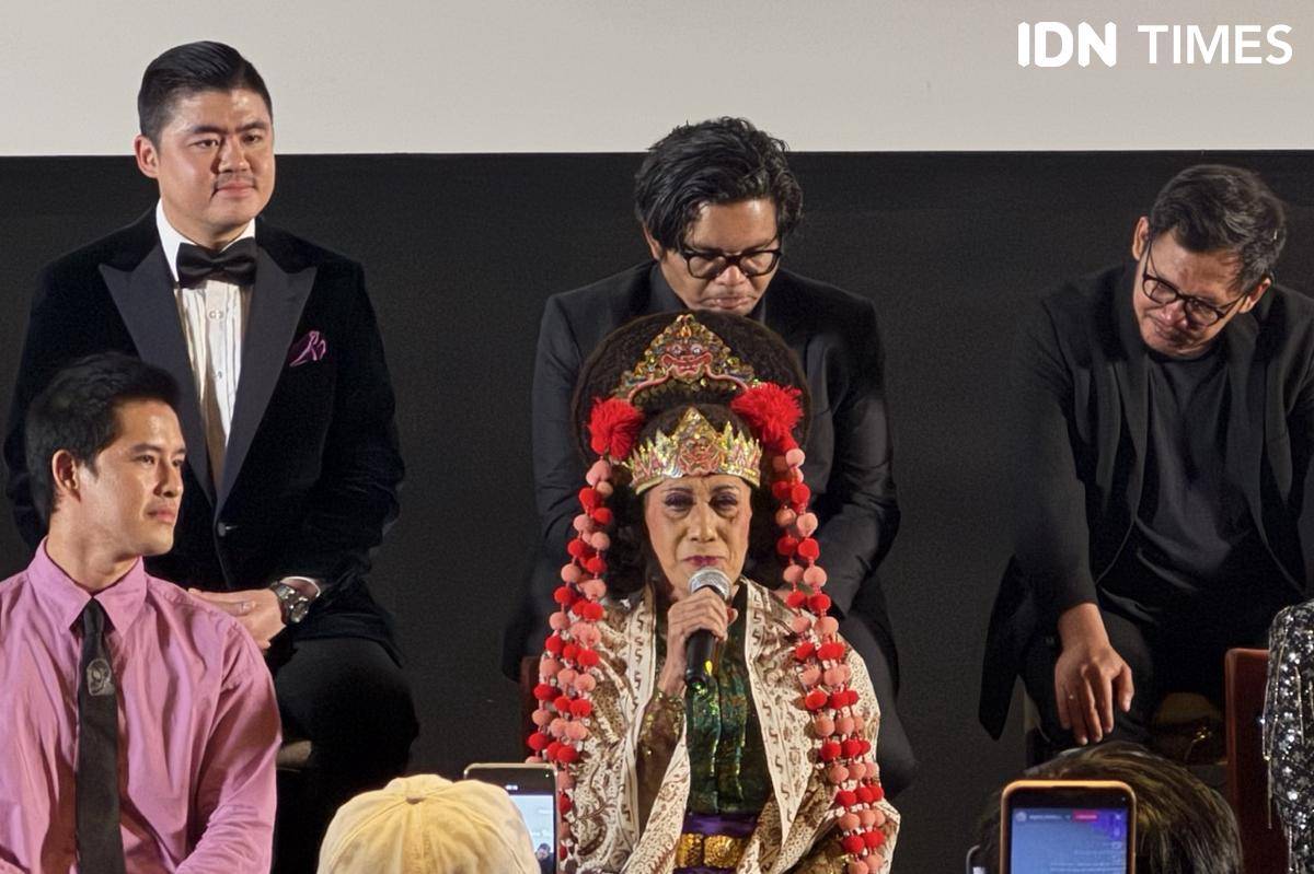 Para pemain dan kru film Perempuan Pembawa Sial pada Rabu (10/9/2025)