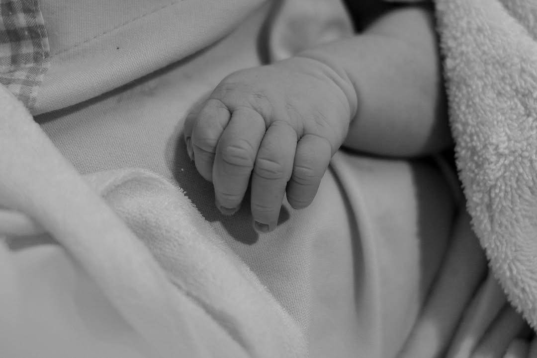 Dewi Paramita Mici Melahirkan Anak Pertama