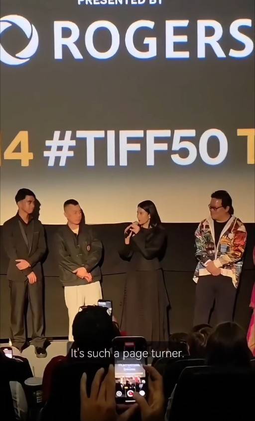 Potret Dian Sastrowardoyo Pakai Pin One Piece di TIFF 2025