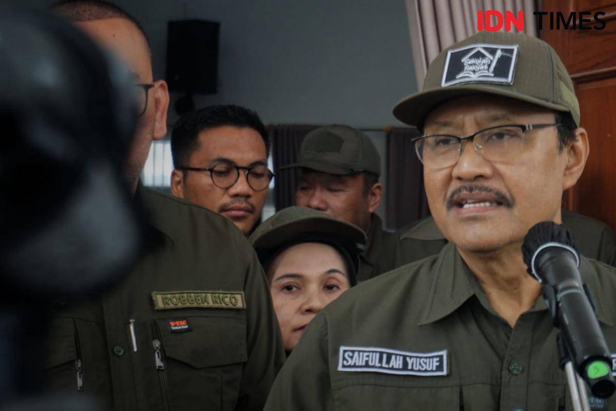 Menteri Sosial RI, Saifullah Yusuf alias Gus Ipul menjamin terpenuhinya hak-hak bagi wali asuh dan wali asrama program Sekolah Rakyat (SR).