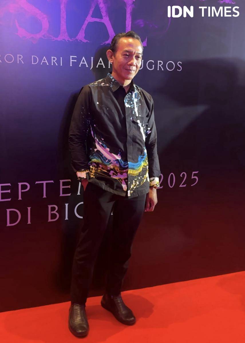 Rukman Rosadi di red carpet Perempuan Pembawa Sial pada Rabu (10/9/2025)