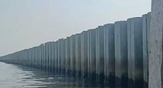 tembok beton di pantai cilincing