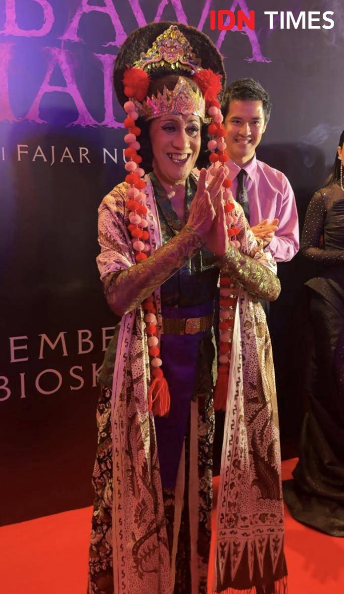 Didik Nini Thowok di red carpet Perempuan Pembawa Sial pada Rabu (10/9/2025)
