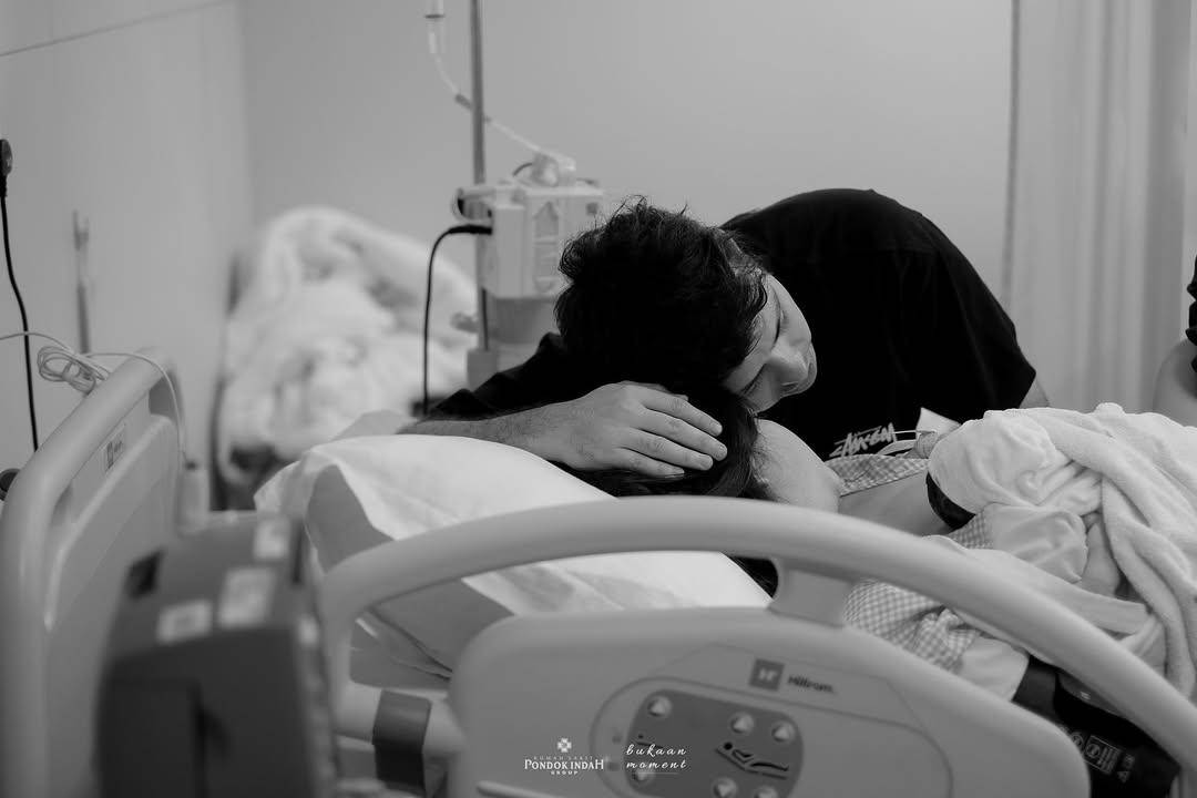 Dewi Paramita Mici Melahirkan Anak Pertama