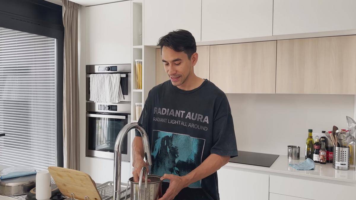 Apartemen Anak Darius Sinathrya di Portugal (YouTube.com/The Sinathrya)
