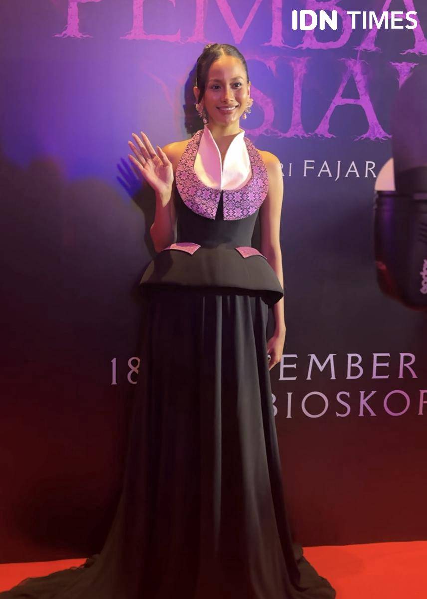 Aurra Kharisma di red carpet Perempuan Pembawa Sial pada Rabu (10/9/2025)