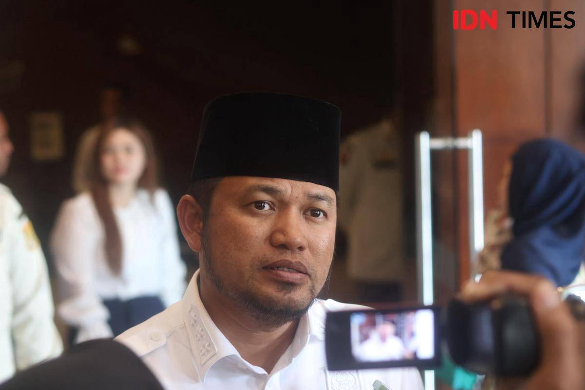 Gubernur Kaltim, Rudy Mas'ud memberikan keterangan kepada wartawan.