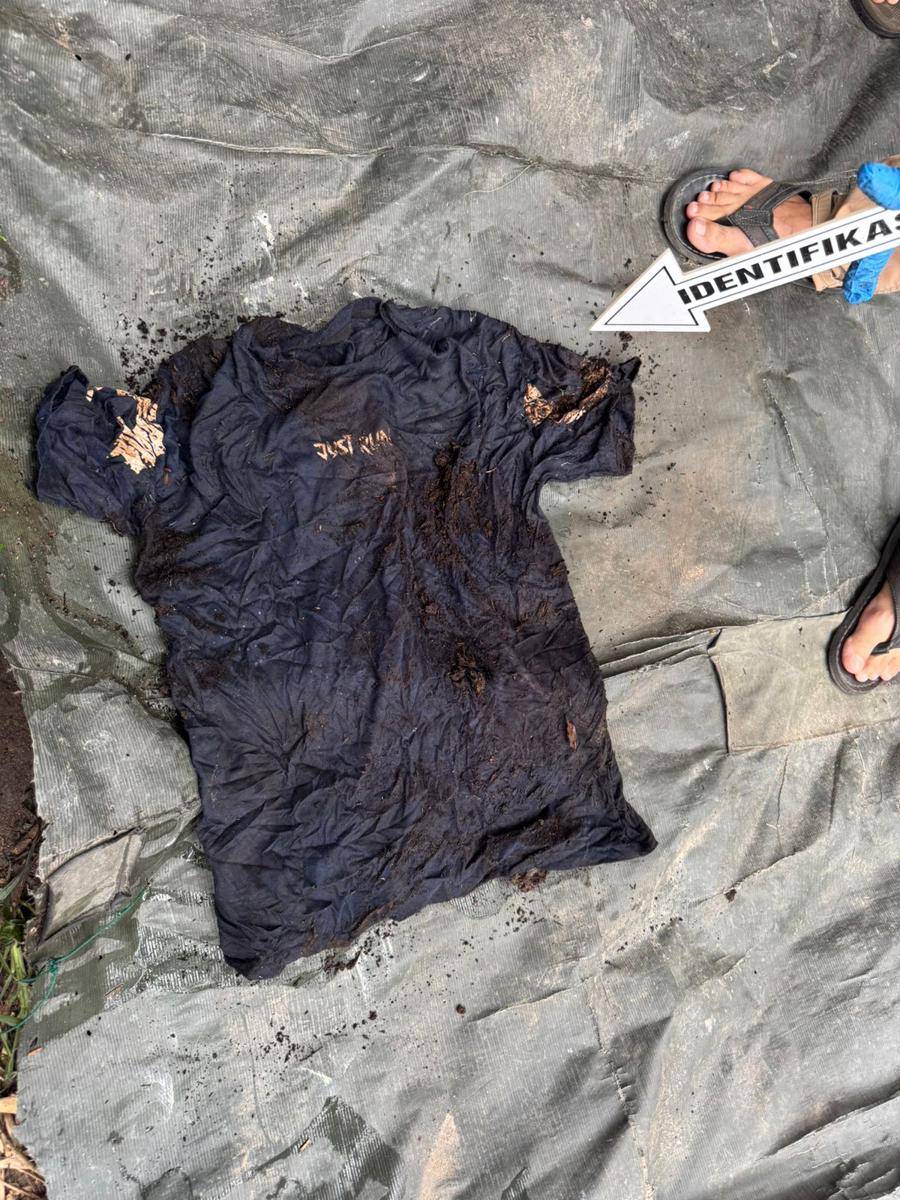 Warga temukan tulang belulang dan kaos di dalam pohon aren yang ditebang (dok.istimewa)