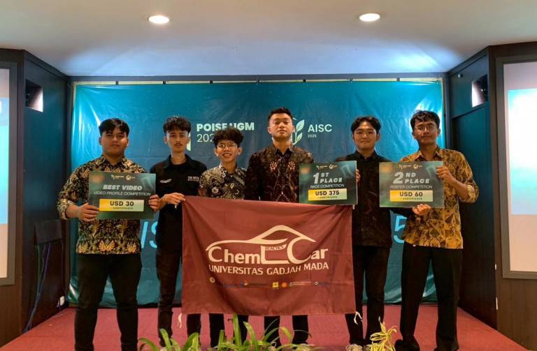 Sabet juara 1 regional, tim mahasiswa UGM siap berlaga di ajang kompetisi internasional prototipe mobil kimia. (dok. UGM)