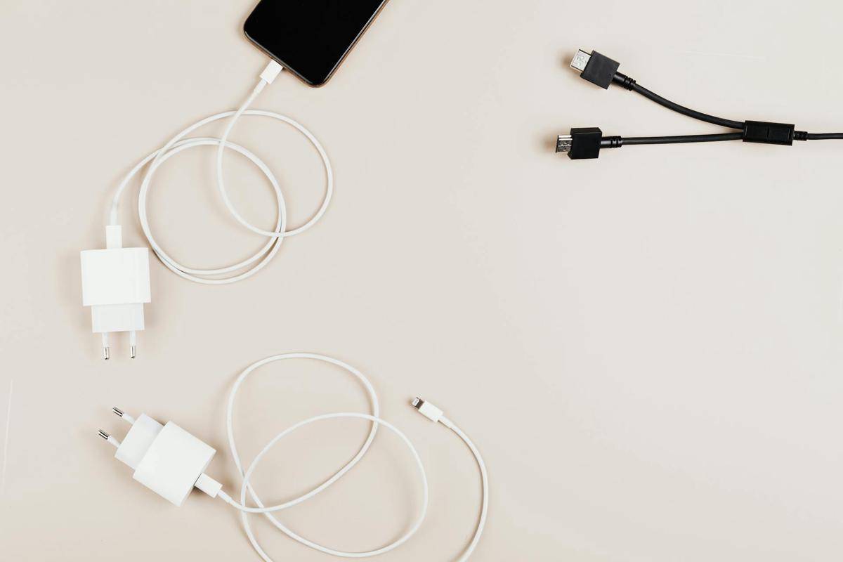 ilustrasi kabel charger (pexels.com/Photo By: Kaboompics.com)