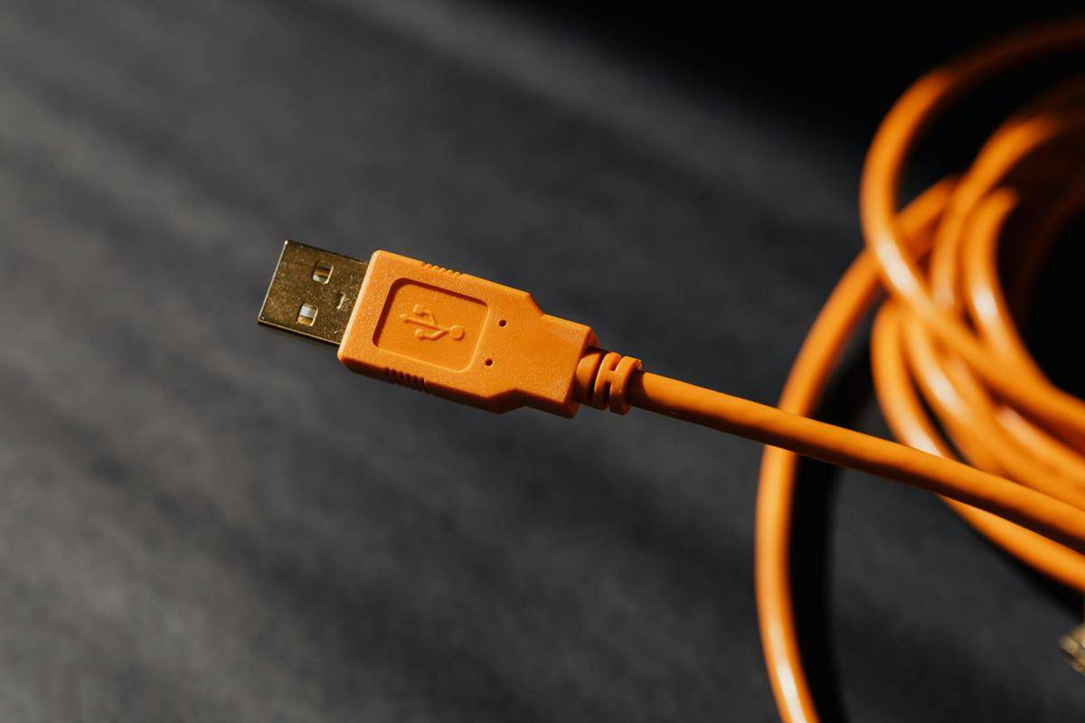 ilustrasi kabel charger (pexels.com/Photo By: Kaboompics.com)